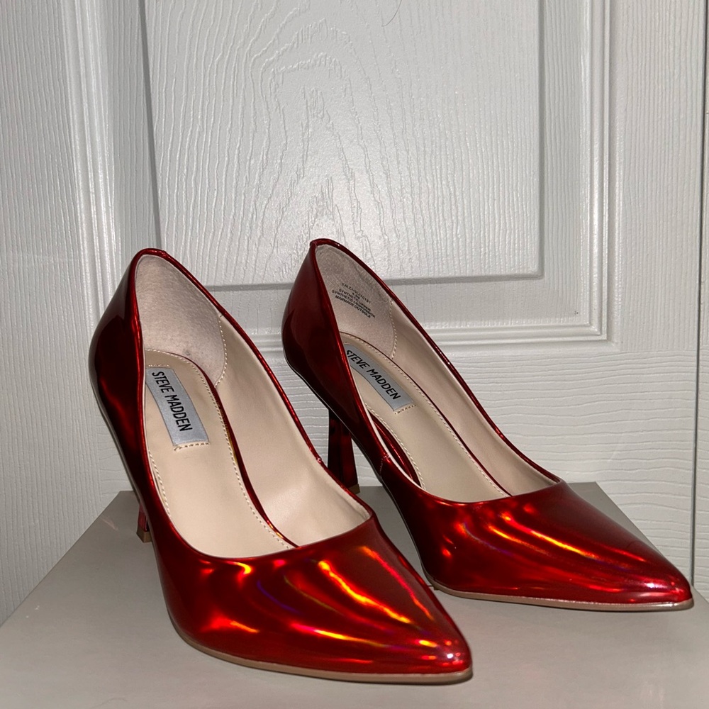 Steve Madden Metallic Red Pumps